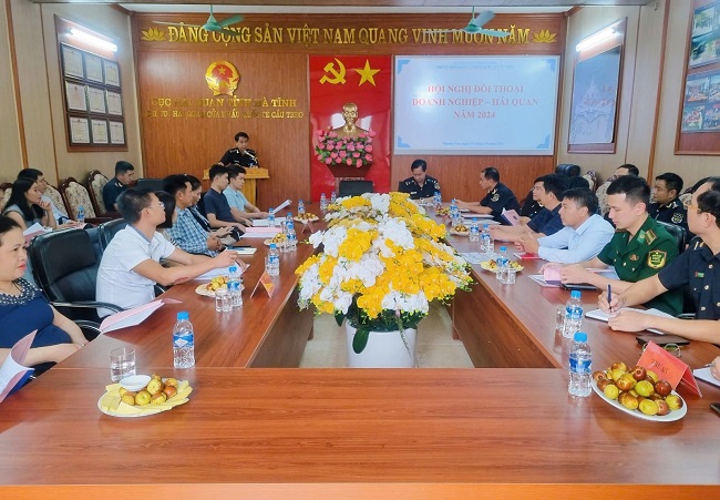 Hà Tĩnh: Cục Hải quan  tổ chức Hội nghị Đối thoại trực tiếp Hải quan – Doanh nghiệp và phổ biến chính sách pháp luật, xuất nhập khẩu qua biên giới.